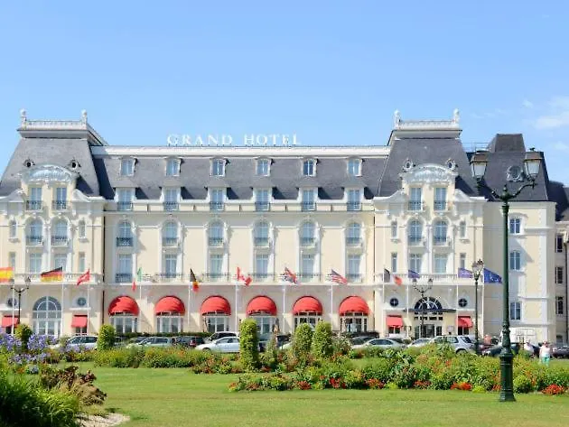 Plein Sud Face Piscine Aqualudique カブール