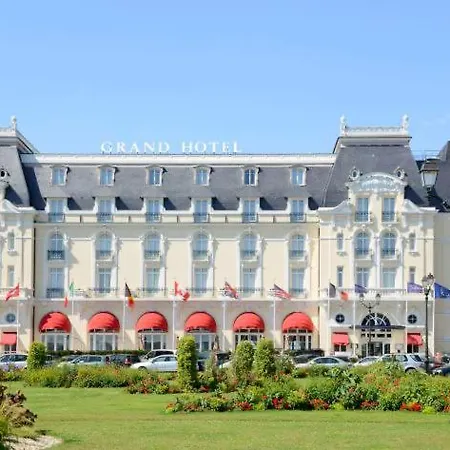 Plein Sud Face Piscine Aqualudique Cabourg